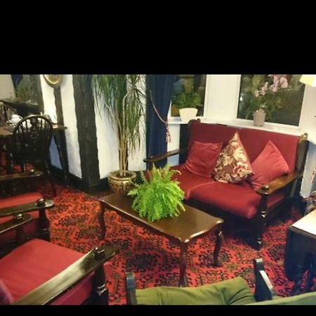Hamilton Court Hotel Честър Екстериор снимка