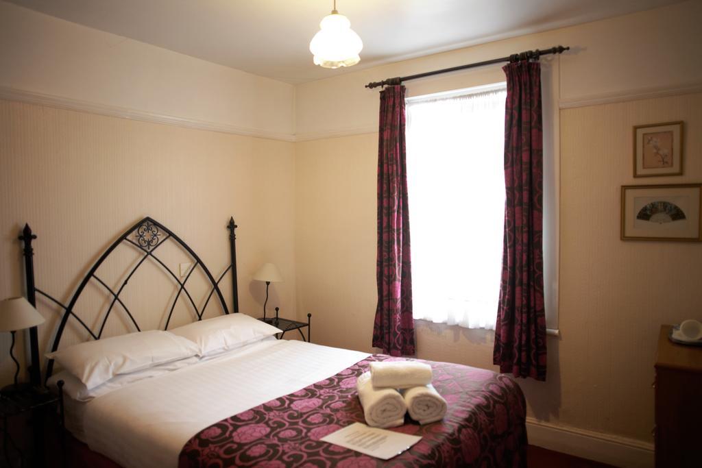 Hamilton Court Hotel Честър Екстериор снимка