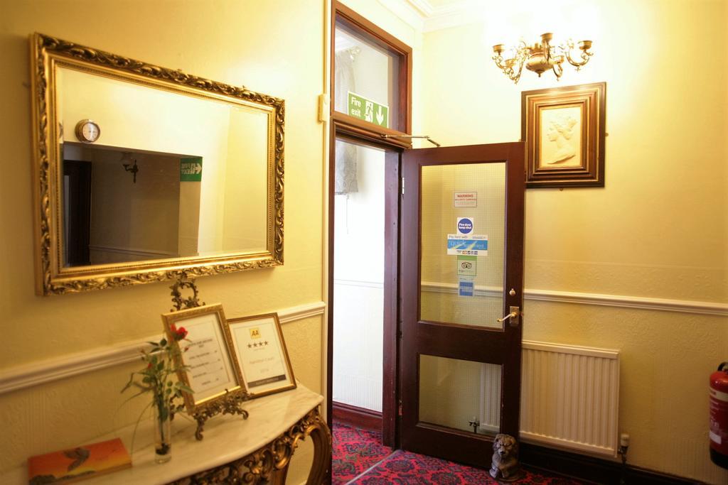 Hamilton Court Hotel Честър Екстериор снимка
