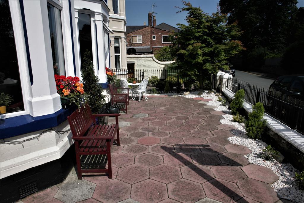 Hamilton Court Hotel Честър Екстериор снимка
