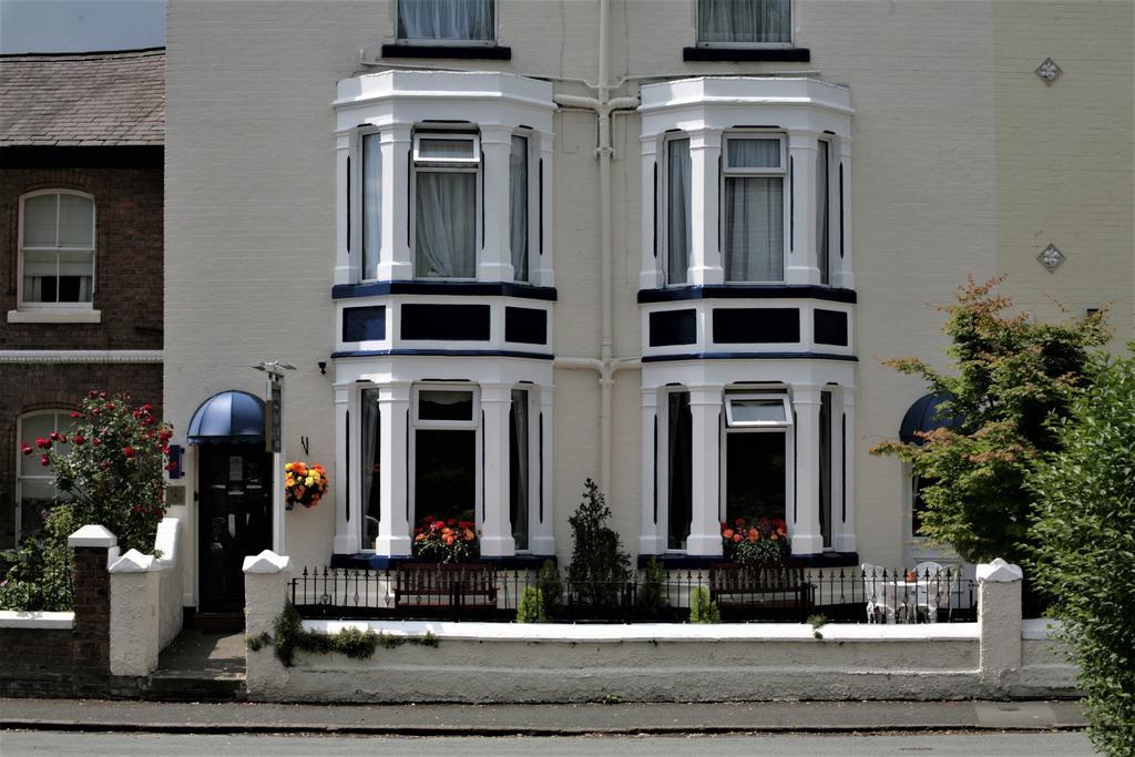 Hamilton Court Hotel Честър Екстериор снимка