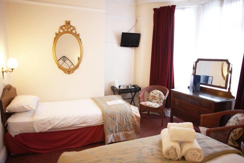 Hamilton Court Hotel Честър Екстериор снимка