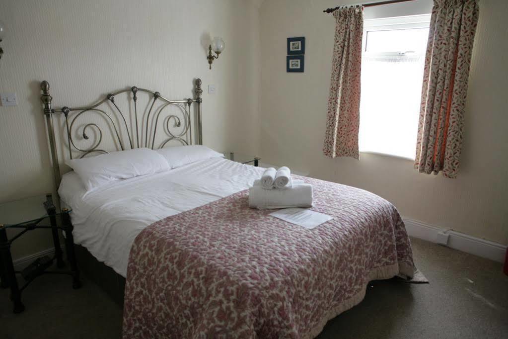 Hamilton Court Hotel Честър Екстериор снимка