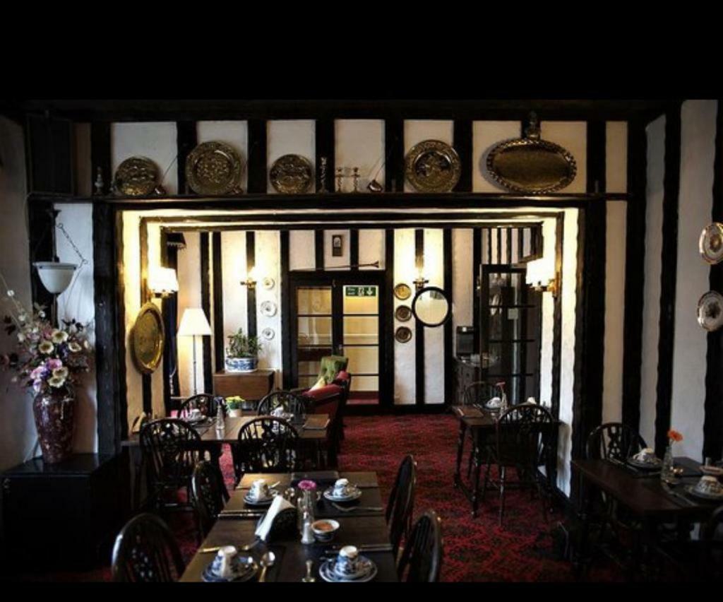 Hamilton Court Hotel Честър Екстериор снимка